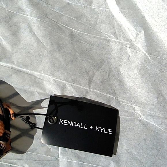 Nwt Cosmetic Cloth Bag - Picture 2 of 6